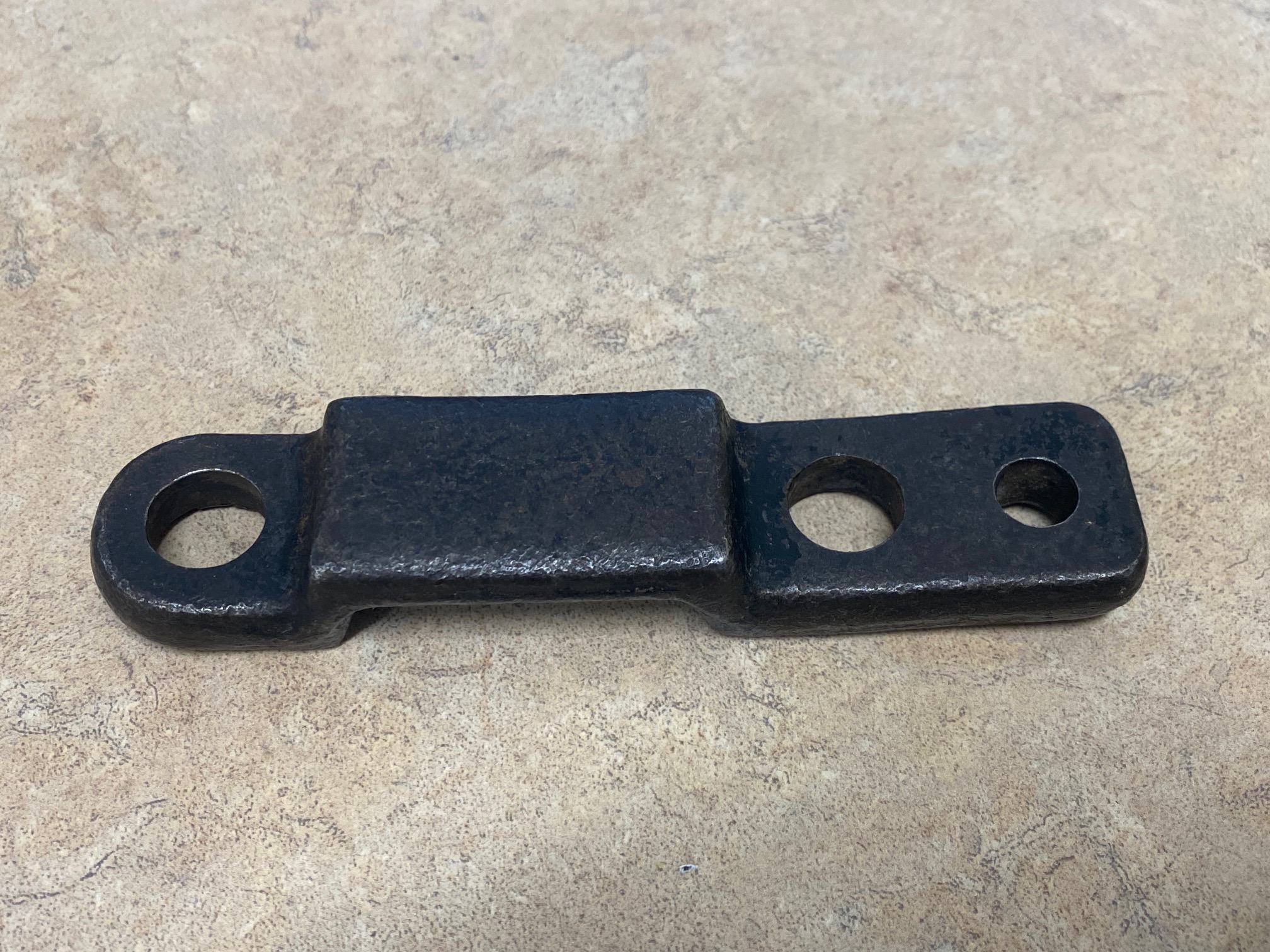 STATION WAGON & MAIL TRUCK REAR SPRING CENTER BOTTOM PLATE