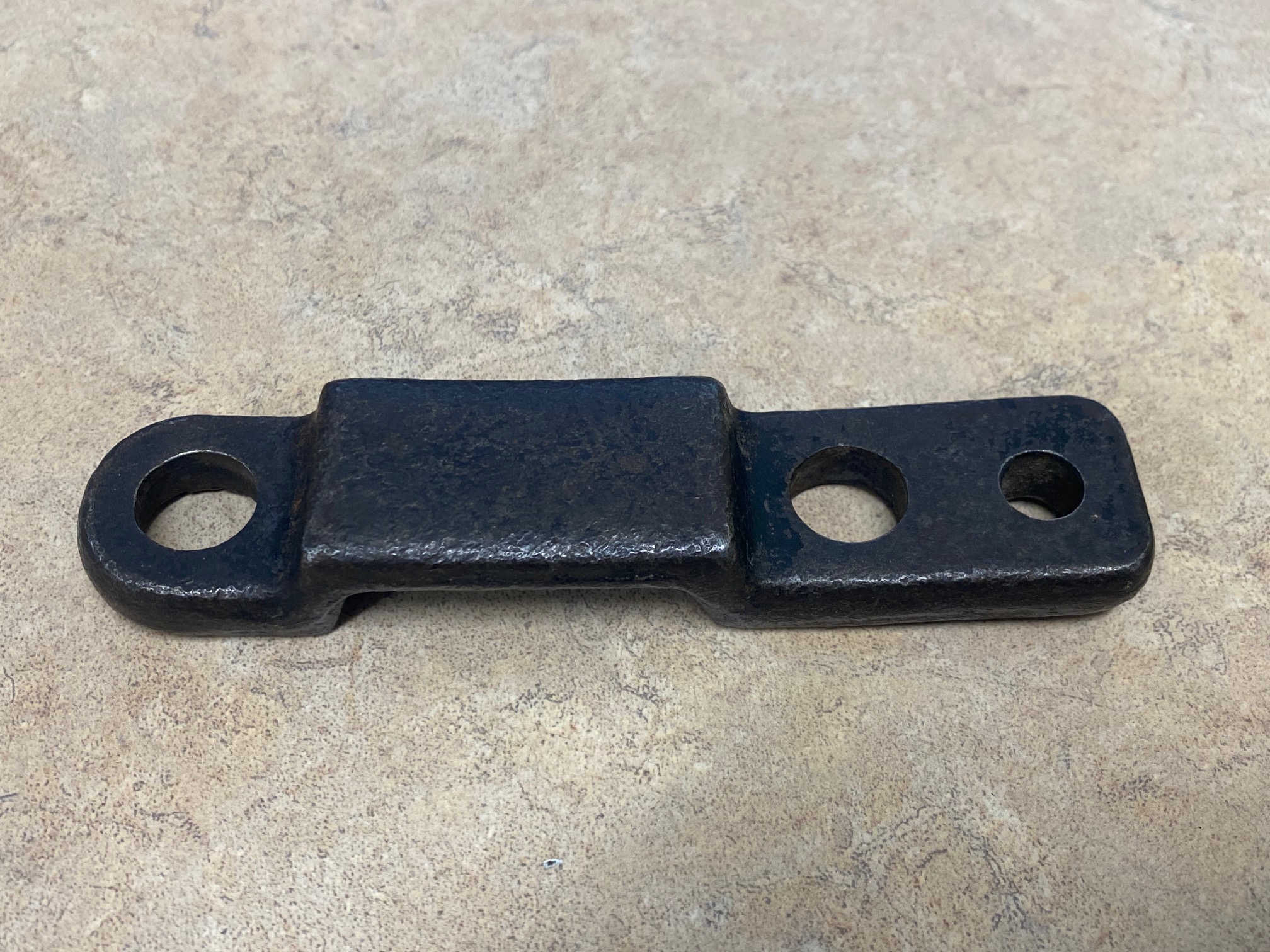 STATION WAGON & MAIL TRUCK REAR SPRING CENTER BOTTOM PLATE